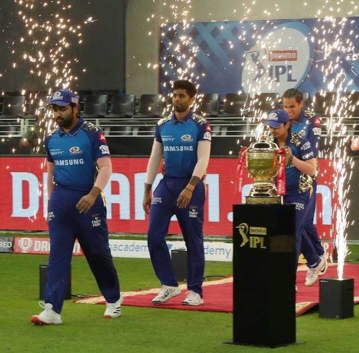 मुंबई इंडियंस की टीम का कहना है कि उनकी फ्रेंचाइजी के लिए इंडियन टीम हमेशा सबसे ज्यादा महत्वपूर्ण रही है. रोहित शर्मा के टी20 फॉर्मेट में अगला कप्तान बनने की संभावना है इसलिए मुंबई इंडियंस उनका इस्तेमाल बेहद संभलकर करेगा.
