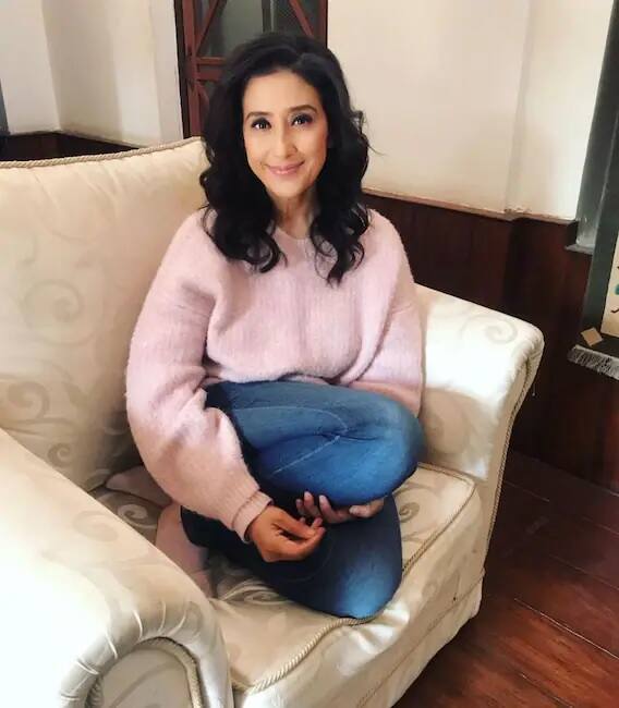 একের পর এক হিট সিনেমার হাত ধরে বলিউডের প্রথম সারির নায়িকাদের মধ্যে সামিল হয়ে যান মণীষা। কিন্তু ধীরে ধীরে বলিউডে তার প্রভাব কমতে থাকে।