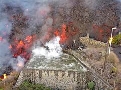 La Palma Volcano: स्पेन में 50 साल बाद फिर फटा ज्वालामुखी, अमेरिका से कनाडा तक सुनामी का अलर्ट जारी