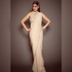 सूट हो या साड़ी Genelia Dsouza हर Style में लगती हैं प्यारी, आप भी देखें उनकी खूबसूरत तस्वीरें