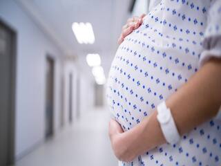 Coronavirus Update : कोरोनाचा गर्भवती महिला आणि त्यांच्या बाळांना सर्वाधिक धोका; बाळंतपणात उद्भवतात समस्या; संशोधनातून खुलासा