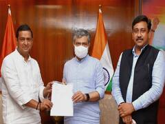 चमोली: कंद्रीय संचार मंत्री अश्वनी वैष्णव से मिले अनिल बलूनी, मोबाइल कनेक्टिविटी बेहतर करने का किया आग्रह