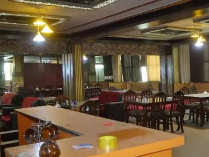 Afghanistan Crisis: अफगानिस्तान में तालिबान के डर से काबुल में बंद हुए महिला स्टाफ वाले रेस्टोरेंट्स, हजारों की गई नौकरियां Afghanistan Crisis Kabul Restaurants Owned Staffed by Women Now Closed Afghanistan Crisis: अफगानिस्तान में तालिबान के डर से काबुल में बंद हुए महिला स्टाफ वाले रेस्टोरेंट्स, हजारों की गई नौकरियां