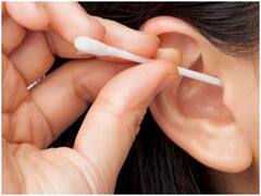 Health Care Tips: Earbuds से कान साफ करने से हो सकती हैं ये Problems, जानें कही आप तो नहीं कर रहे ये गलती