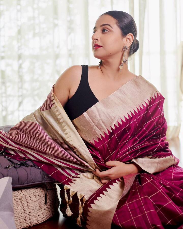 बेहतरीन एक्ट्रेस विद्या बालन तो अक्सर सिल्क की साड़ी में नजर आती हैं. उनके वॉर्डरोब में सिल्क की साड़ियों का अच्छा खासा कलेक्शन है.