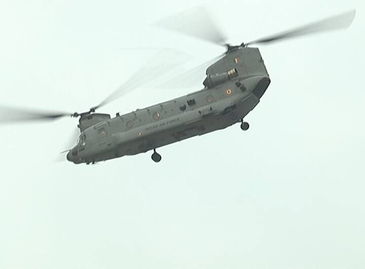 ਭਾਰਤੀ ਹਵਾਈ ਸੈਨਾ (ਆਈਏਐਫ) ਨੇ ਅੱਜ ਚੰਡੀਗੜ੍ਹ ਦੀ ਸੁਖਨਾ ਝੀਲ ਵਿਖੇ ਇੱਕ ਏਅਰ ਸ਼ੋਅ ਦਾ ਆਯੋਜਨ ਕੀਤਾ।