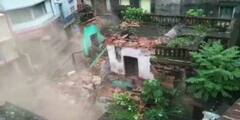 East Burdwan: প্রবল বৃষ্টিতে বর্ধমান শহরে হুড়মুড়িয়ে ভেঙে পড়ল শতাব্দী প্রাচীন বাড়ি