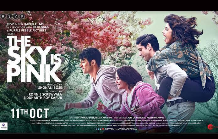 निर्देशिका शोनाली बोस की फिल्म 'द स्काई इज पिंक' महज 18 साल की उम्र में दुनिया को अलविदा कह गई आयशा के जज्बे और उसके परिवार यानी पापा निरेन चौधरी उर्फ पांडा, मां अदिति चौधरी उर्फ मूज और भाई ईशान उर्फ जिराफ के संघर्ष की कहानी है. फिल्म में प्रियंका चोपड़ा मुख्य रोल में थीं.