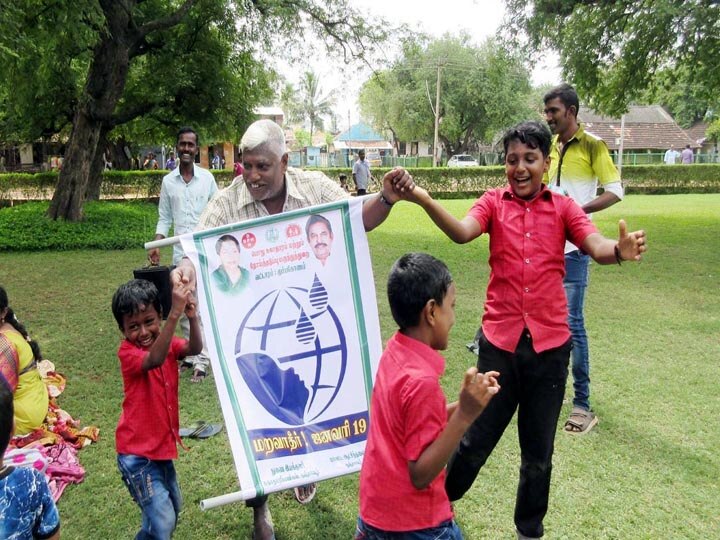 சிக்குன் குன்யா முதல் சிறுமிகள் திருமணம் வரை வேடமிட்டு விழிப்புணர்வு செய்யும் சுகாதார பணியாளர்