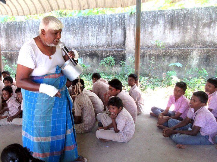 சிக்குன் குன்யா முதல் சிறுமிகள் திருமணம் வரை வேடமிட்டு விழிப்புணர்வு செய்யும் சுகாதார பணியாளர்