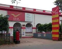 Behrampore: পোস্ট অফিসে আধার কার্ড সংশোধনের কুপনকে কেন্দ্র করে লাইনে ঠেলাঠেলি, পুলিশের সঙ্গে ধস্তাধস্তি| Bangla News