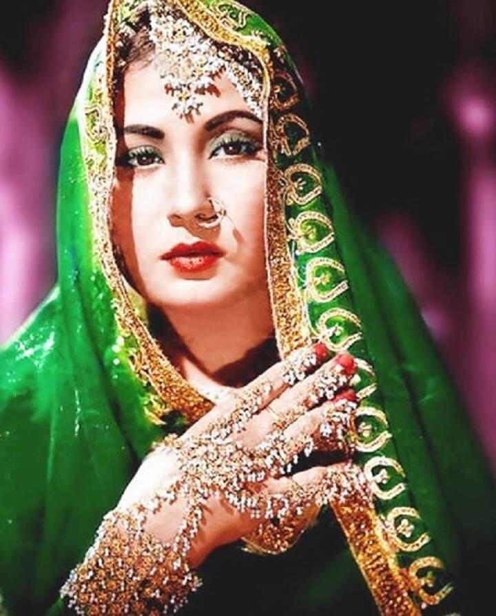 Meena Kumari: 60 के दशक की स्टार एक्ट्रेस मीना कुमारी का 39 साल की उम्र में निधन हो गया था. साल 1972 में मीना लीवर सिरोसिस के कारण दुनिया को छोड़ कर चली गई थीं. अपने करियर के दौरान, उन्होंने 92 फिल्मों में काम किया, जिनमें से ज्यादातर बॉक्स ऑफिस पर हिट रहीं थीं.