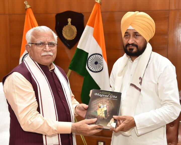 ਪੰਜਾਬ ਦੇ ਮੁੱਖ ਮੰਤਰੀ ਚਰਨਜੀਤ ਸਿੰਘ ਚੰਨੀ ਨੇ ਹਰਿਆਣਾ ਦੇ ਮੁੱਖ ਮੰਤਰੀ ਮਨੋਹਰ ਲਾਲ ਖੱਟਰ ਹਰਿਆਣਾ ਨਾਲ ਉਨ੍ਹਾਂ ਦੇ ਚੰਡੀਗੜ੍ਹ ਦਫਤਰ ਵਿਖੇ ਮੁਲਾਕਾਤ ਕੀਤੀ।