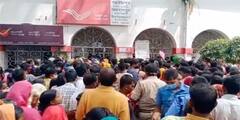 ঠেলাঠেলি, ধস্তাধস্তি! আধার কার্ড সংশোধনে বিশৃঙ্খলা বহরমপুর পোস্ট অফিসে