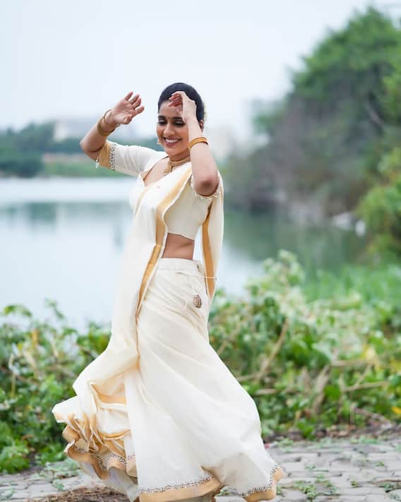 Anchor Rashmi Gautham Latest Photos: అందమా .. అందుమా... లంగాఓణీలో అందాల భరిణలా రష్మి