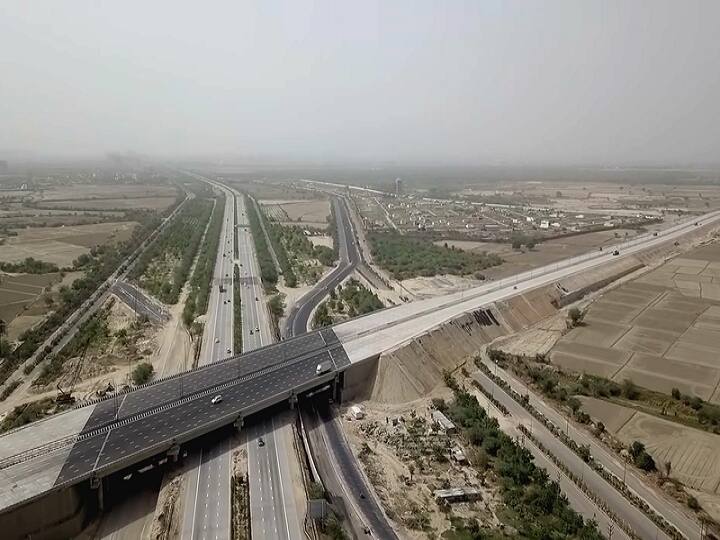 Be careful on Eastern Peripheral Expressway, every movement will be captured in CCTV अब रफ्तार पर लगेगी लगाम, कैमरे में कैद होगी हर मूवमेंट, एक्सप्रेसवे पर हो जाइए सावधान