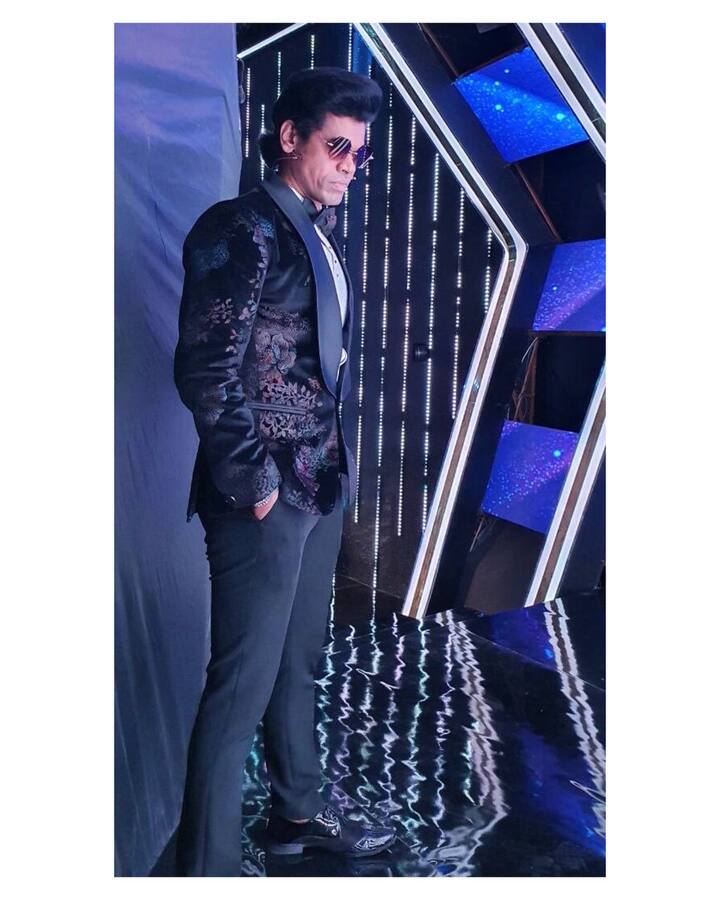 आया है राजा लोगो रे लोगो म्हणत सिध्दार्थने नुकतेच तयार होतानाचे रिल्स सोशल मीडियावर पोस्ट केले आहे. सिध्दार्थच्या फोटोवर त्याचे चाहते मराठीतील करण जोहर अशी कमेंट्स करत आहेत.