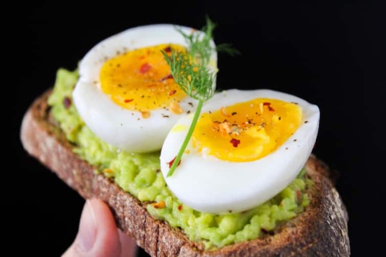 weight loss tips eat these things with eggs Weight Loss Tips : डाएटमध्ये अंड्यासोबत 'हे' पदार्थ खा; झटपट होईल वजन कमी
