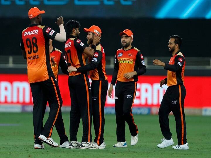 ipl 2021 playoffs hyderabad out from race know where other team standing right now IPL 2021 : सनरायझर्स हैदराबाद प्लेऑफच्या शर्यतीतून बाहेर, इतर संघांची परिस्थिती काय?