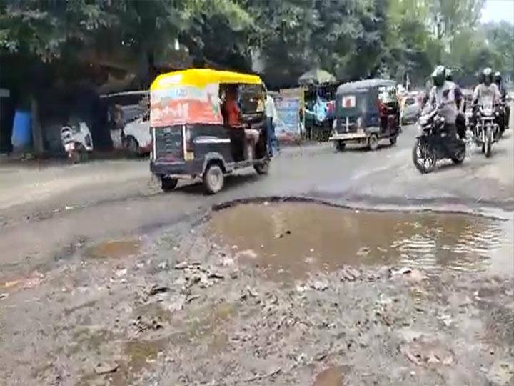 People faces problem due to Poor road condition in Haldwani ann Bad Road Condition in Haldwani: हल्द्वानी की बदहाल सड़कें खोल रही हैं विकास के दावों की पोल, राहगीरों का चलना हुआ मुश्किल