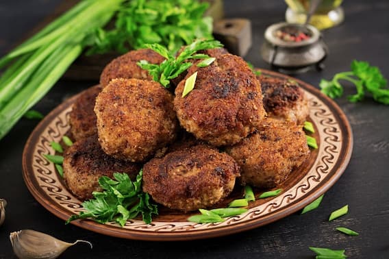 Kitchen Hacks: सर्दियों में खाएं करारी पंजाबी आलू टिक्की, सिर्फ 1 चम्मच तेल में टिक्की बनाने की रेसिपी Kitchen Hacks: सर्दियों में खाएं करारी पंजाबी आलू टिक्की, सिर्फ 1 चम्मच तेल में टिक्की बनाने की रेसिपी