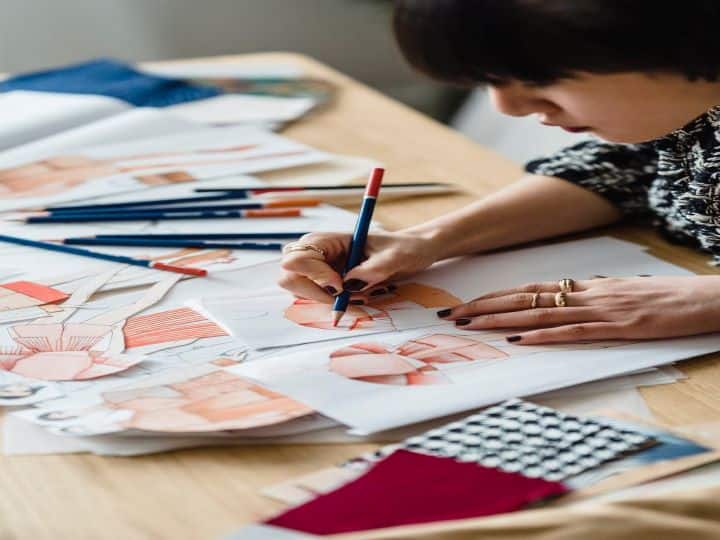 Fashion designing is a great career option after 12th, know where to do the course and what is the career scope Career Guidance: 12वीं के बाद फैशन डिजाइनिंग है शानदार करियर ऑप्शन, जानें कहां से करें कोर्स और क्या है करियर स्कोप  