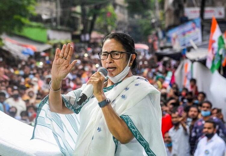Mamata Banerjee seeks everyone to vote for her to become Chief Minister in Bhabanipur by election rally in West Bengal `ஒவ்வொரு வாக்கும் எனக்கு முக்கியம்!’ - இடைத்தேர்தல் பிரச்சாரத்தில் உருக்கமாகப் பேசிய மம்தா பானர்ஜி!