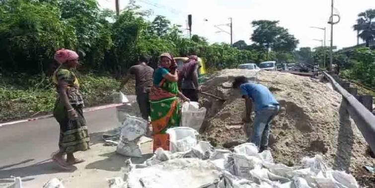 Hoogly bally bridge collapsed due to heavy rain টানা বৃষ্টিতে বালি ব্রিজে ধস, বরাত জোরে বিপদ থেকে রক্ষা