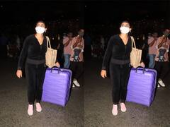 काले कपड़े, मुंह पर सफेद मास्क और खुद से बड़े सूटकेस को हाथों से खींचते एयरपोर्ट पर दिखीं Sara Ali Khan, देखें तस्वीरें