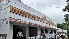 महंत Narendra Giri के पढ़े-लिखे होने का सबसे बड़ा सबूत, स्कूल के प्रिन्सिपल ने दिखाया रिकॉर्ड