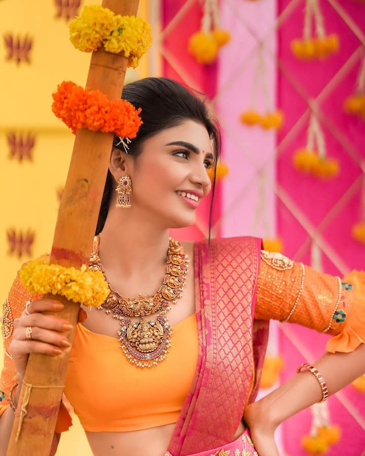 (Photos Source: Instagram) గతంలో కొన్ని సీరియళ్లలో చిన్న పాత్రలు చేసినా పెద్దగా పేరు రాలేదు.