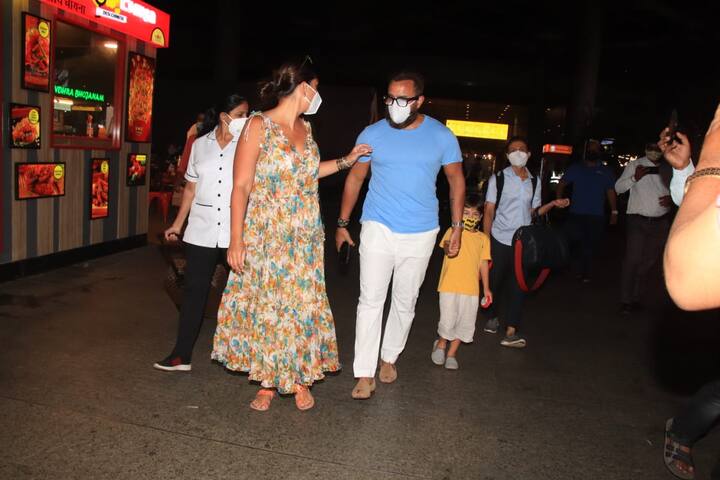मुंबई लौटीं करीना कपूर खूबसूरत लग रही थीं. उन्होंने फ्लोरल मिडी पहनी थी और साथ में साइड पर लटकाया बड़ा सा बैग.