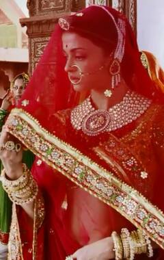 ऐश्वर्या राय के ये गहने बनाने में लगा 2 कुंटल सोना, 70 सुनारों ने मिलकर बनाए गहने तो 50 बॉडीगार्ड ने की थी सुरक्षा, शादी या गोदभराई की नहीं है ये तस्वीरें