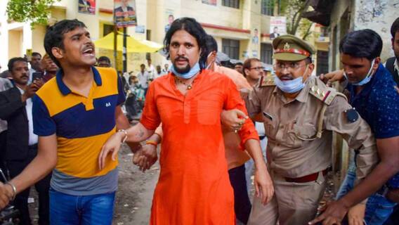 Anand Giri के वकील का दावा, 