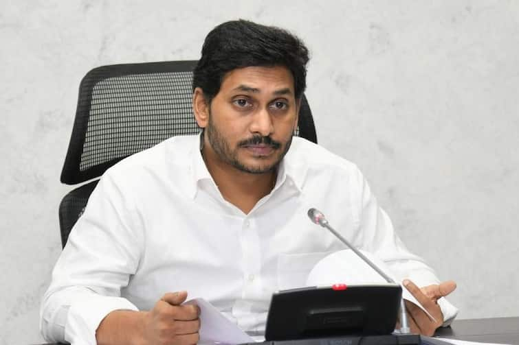 CM Jagan Released YSR Rythu Bharosa PM Kisan Funds CM Jagan: మేనిఫెస్టోలోని హామీలు వంద శాతం అమలు చేస్తున్నాం.. కిందటి ప్రభుత్వం ఎగ్గొట్టిన బకాయిలు చెల్లించాం