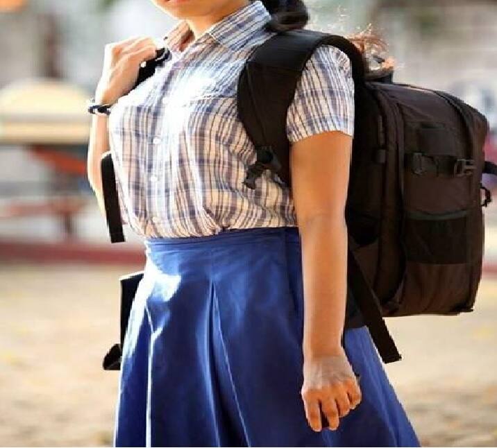Surat: In uniform school girl reached to meet lover at bunglow in city and then after Surat: યુવતી સ્કૂલ ગર્લનો ડ્રેસ પહેરીને પ્રેમીને મળવા બંગલે પહોંચી. બંને જણાં શું કરતાં હતાં ને લોકો જોઈ ગયાં ?