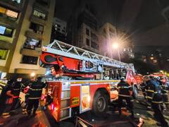 Mumbai Fire: मुंबई के खार की आठ मंजिला इमारत में लगी आग, मौके पर पहुंची दमकल की गाड़ियां, एक महिला की मौत