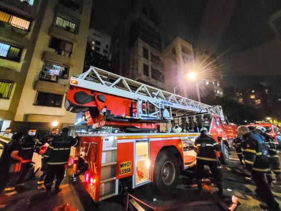 Mumbai Fire: मुंबई के खार की आठ मंजिला इमारत में लगी आग, मौके पर पहुंची दमकल की गाड़ियां, एक महिला की मौत Mumbai Fire: मुंबई के खार की आठ मंजिला इमारत में लगी आग, मौके पर पहुंची दमकल की गाड़ियां, एक महिला की मौत