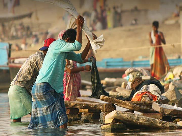 Bihar Court Orders Molestation Accused To Wash Women's Clothes For Free பாலியல் குற்றச்சாட்டு: பெண்களின் துணிகளை துவைக்க நீதிபதி உத்தரவு!