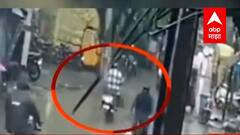 उघड्या चेंबरचा मुद्दा ऐरणीवर, रस्त्यावरील चेंबरमध्ये दुचाकी अडकली