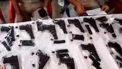 Kulti: কুলটির বরাকর চেকপোস্টে গ্রেফতার যুবক, উদ্ধার ২৫টি আগ্নেয়াস্ত্র | Bangla News