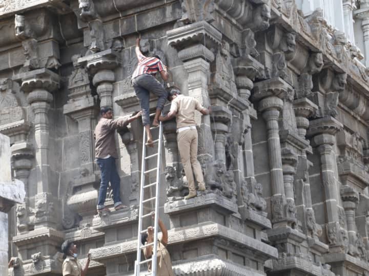 திருவண்ணாமலை கோயில் கோபுரத்தில் ஏறி தற்கொலை மிரட்டல் - செல்போனை கண்டுபிடித்து தர கோரிக்கை