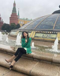Palak Tiwari कुछ इस अंदाज में मना रही हैं Russia में Vacation, Pics में देखें ग्लैमरस लुक