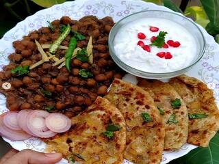 Pindi Chole Recipe: छोले को बनाना चाहते हैं कुछ खास तरीके से, तो ट्राई करें पिंडी छोले की यह Special रेसिपी