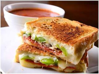 Kitchen Hacks: ਇਸ ਤਰ੍ਹਾਂ ਨਾਸ਼ਤੇ 'ਚ ਬਣਾਓ Pizza Sandwich, ਸਾਰਿਆਂ ਨੂੰ ਆਵੇਗਾ ਪਸੰਦ 