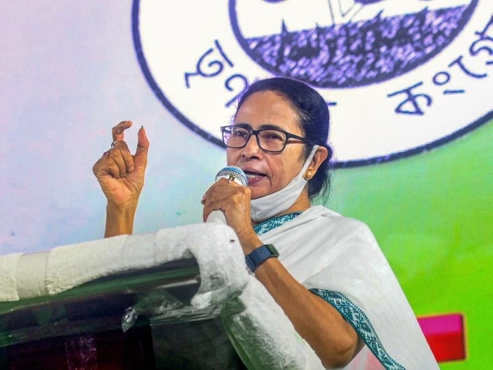 West Bengal CM Mamata Banerjee says please step out vote for me if you want me to continue as CM Bhabanipur By-election: ममता बनर्जी की लोगों से अपील, अगर मुझे सीएम पद पर रहते देखना चाहते हैं तो...