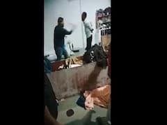 People Beat Thief: खंभे से बांधकर बेरहमी से की गई चोर की पिटाई, पुलिस ने एक आरोपी को किया गिरफ्तार 