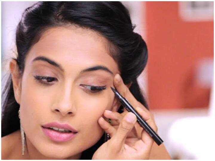 Makeup Tips, Apply Eyeliner in this way eyes will look beautiful And Eye Makeup Tips Makeup Tips: इस तरह से लगाएं Eyeliner आंखें दिखेंगी खूबसूरत, जानें ट्रिक्स