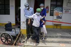 Covid Vaccination: सरकार ने कहा- दिव्यांगों और चलने-फिरने में असमर्थ लोगों को घर पर ही लगेगी वैक्सीन