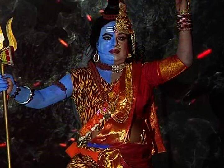 अर्धनारी नटेश्वर असं या फॅशन शो ला नाव देण्यात आलं होतं.